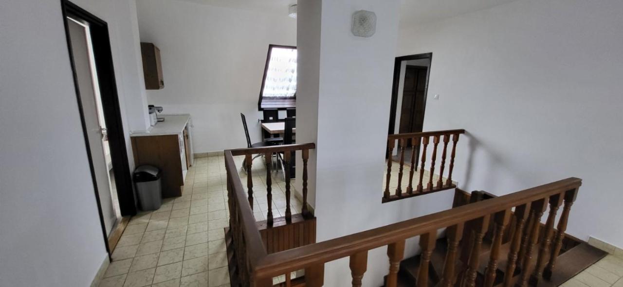 Aniiza Apartman Orvenyes Luaran gambar