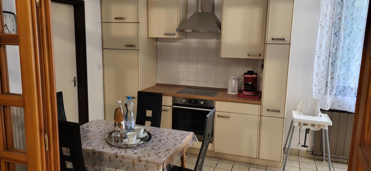 Aniiza Apartman Orvenyes Luaran gambar